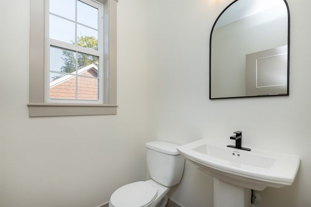 814 E Edison Avenue, Des Moines, IA 50315