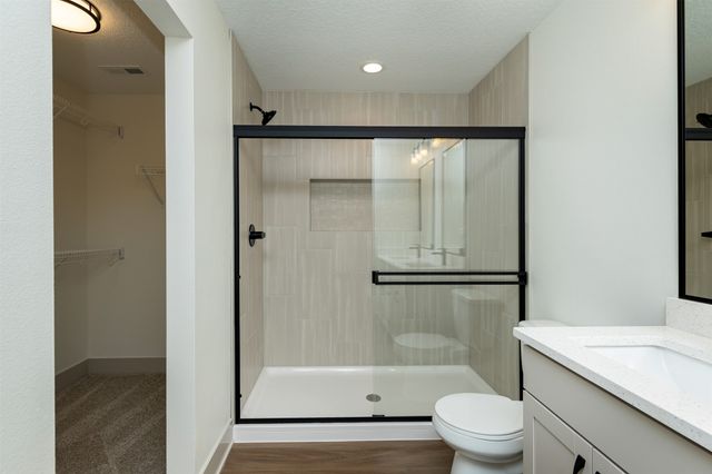 814 E Edison Avenue, Des Moines, IA 50315