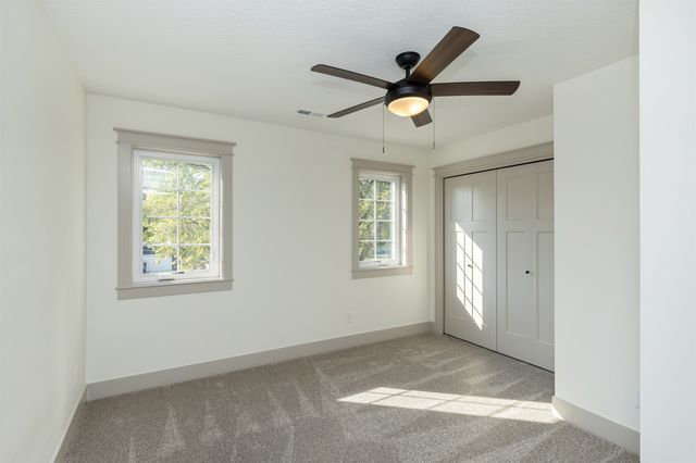 814 E Edison Avenue, Des Moines, IA 50315