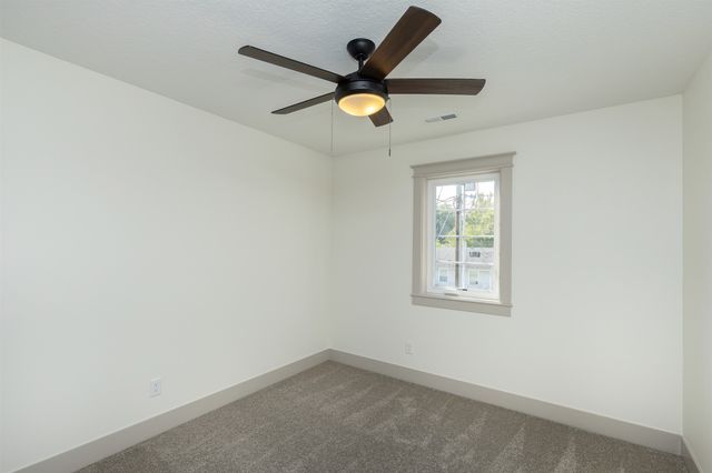 814 E Edison Avenue, Des Moines, IA 50315