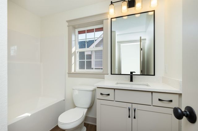 814 E Edison Avenue, Des Moines, IA 50315