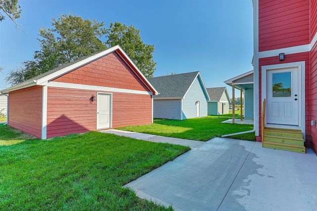 814 E Edison Avenue, Des Moines, IA 50315