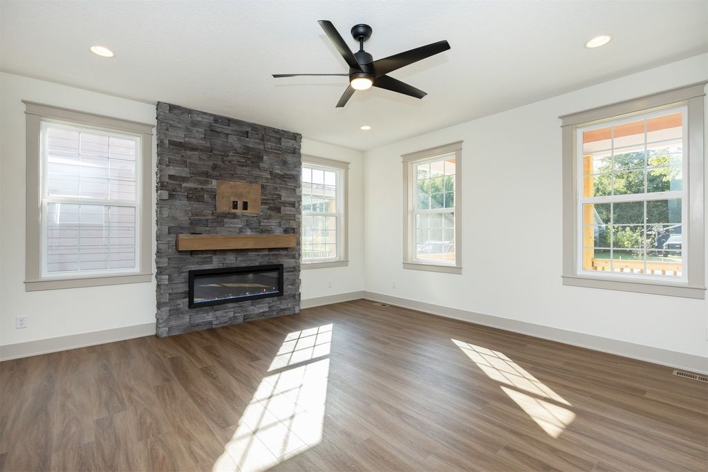 814 E Edison Avenue, Des Moines, IA 50315