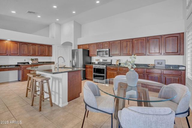 8862 W IRMA Lane, Peoria, AZ 85382