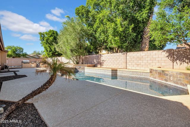 8862 W IRMA Lane, Peoria, AZ 85382
