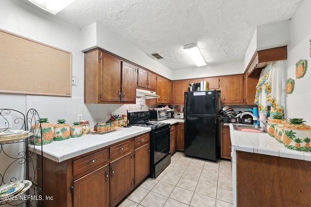 1400 ROSELLE Avenue, Palatka, FL 32177