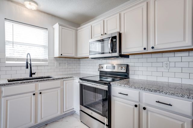 4410 S Saint Paul Cir, Wichita, KS 67217