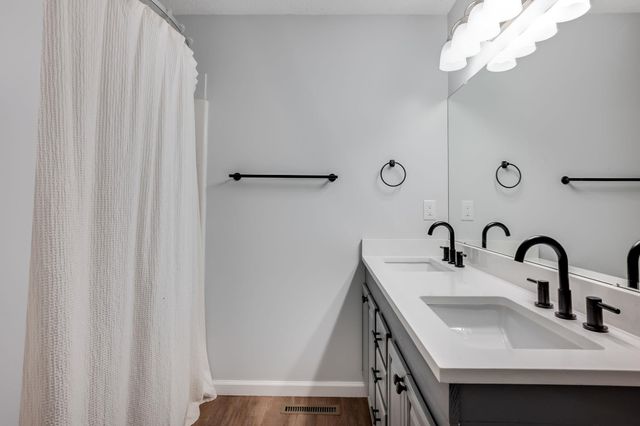 4410 S Saint Paul Cir, Wichita, KS 67217