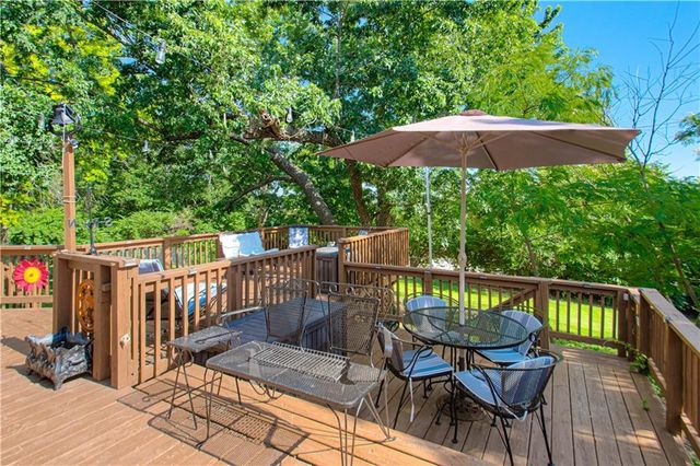 1301 W 100th Terrace, Kansas City, MO 64114