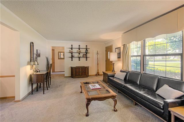 1301 W 100th Terrace, Kansas City, MO 64114