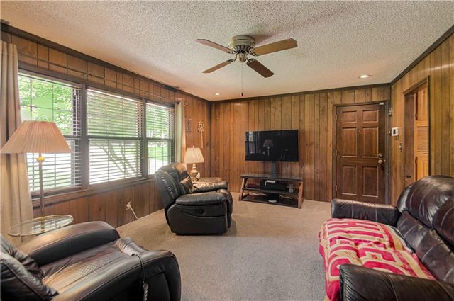 1301 W 100th Terrace, Kansas City, MO 64114