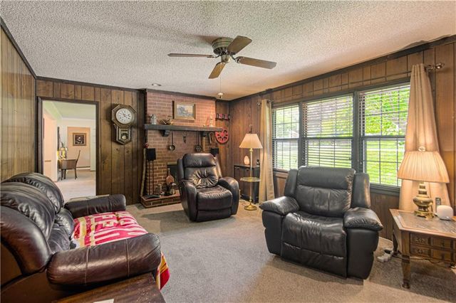 1301 W 100th Terrace, Kansas City, MO 64114
