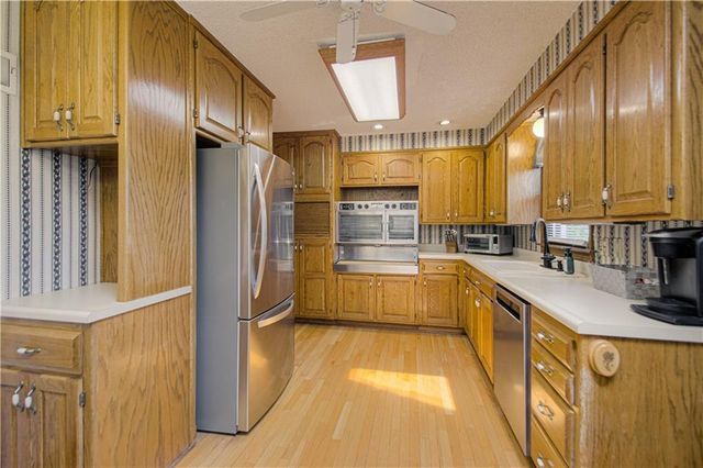 1301 W 100th Terrace, Kansas City, MO 64114