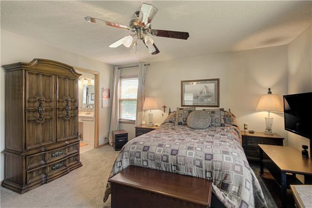 1301 W 100th Terrace, Kansas City, MO 64114