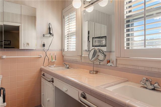 1301 W 100th Terrace, Kansas City, MO 64114