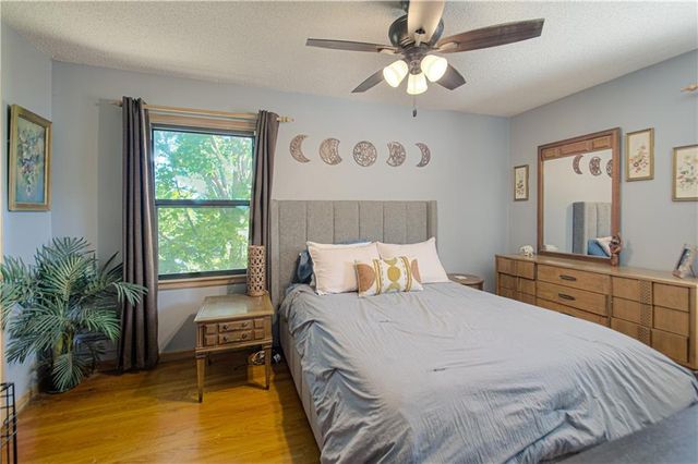 1301 W 100th Terrace, Kansas City, MO 64114