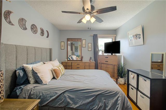 1301 W 100th Terrace, Kansas City, MO 64114