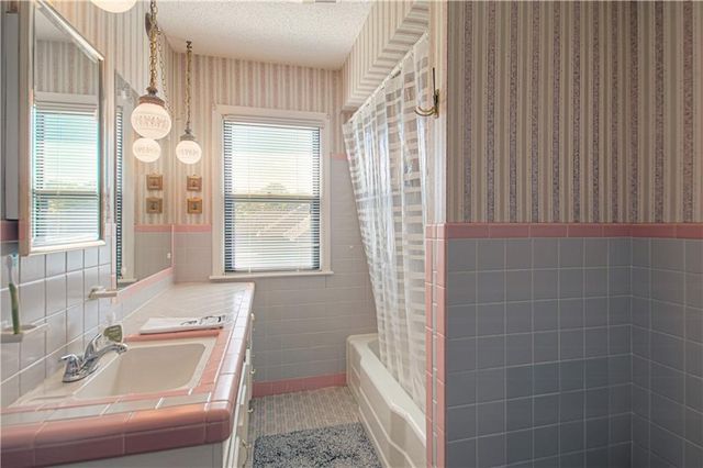 1301 W 100th Terrace, Kansas City, MO 64114
