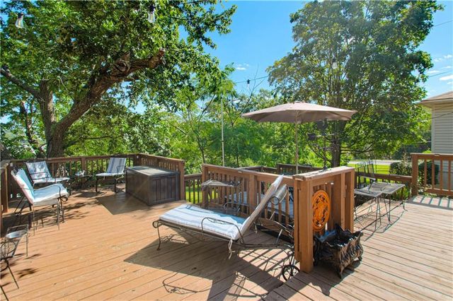 1301 W 100th Terrace, Kansas City, MO 64114