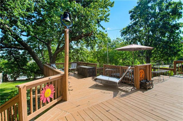 1301 W 100th Terrace, Kansas City, MO 64114