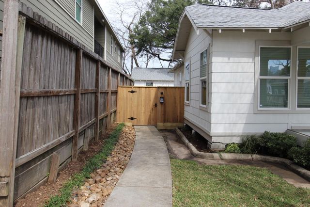 1618 Weber Street, Houston, TX 77007