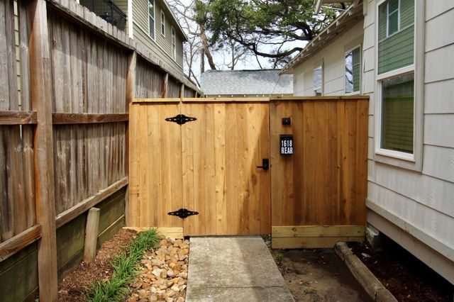 1618 Weber Street, Houston, TX 77007