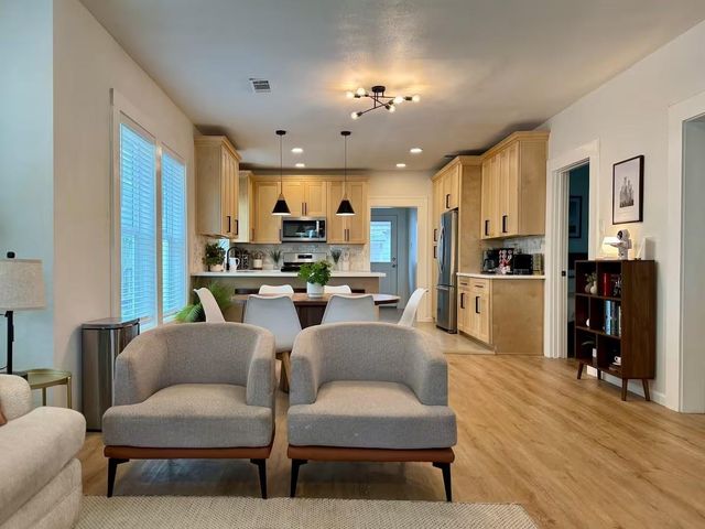 1618 Weber Street, Houston, TX 77007