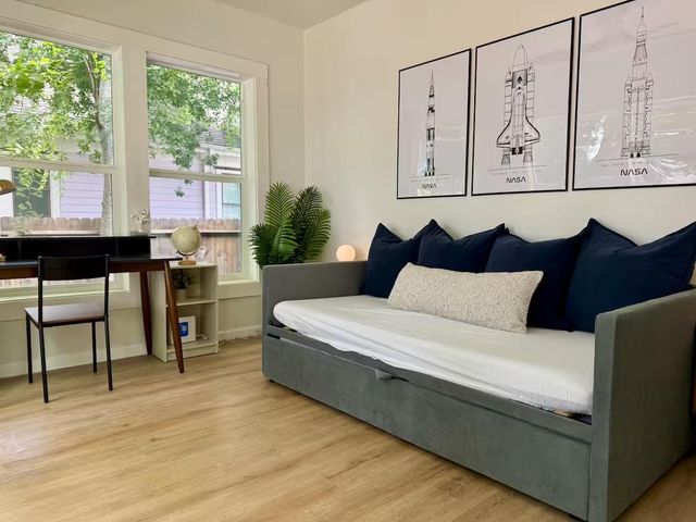 1618 Weber Street, Houston, TX 77007