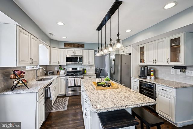 41 BIDDLE WAY, Mount Laurel, NJ 08054