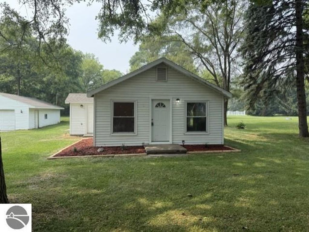 Image 1 of property listing at 527 Teman Street, St Louis, MI 48880