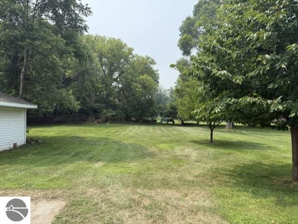 Image 14 of property listing at 527 Teman Street, St Louis, MI 48880