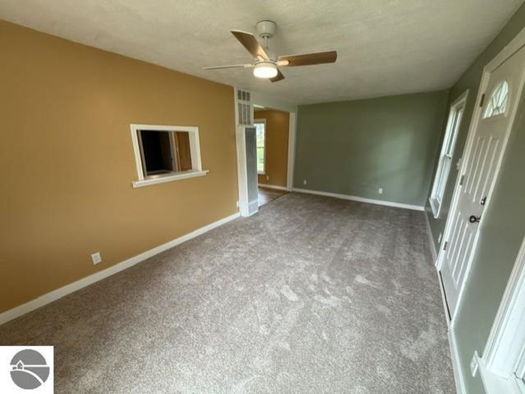 Image 5 of property listing at 527 Teman Street, St Louis, MI 48880