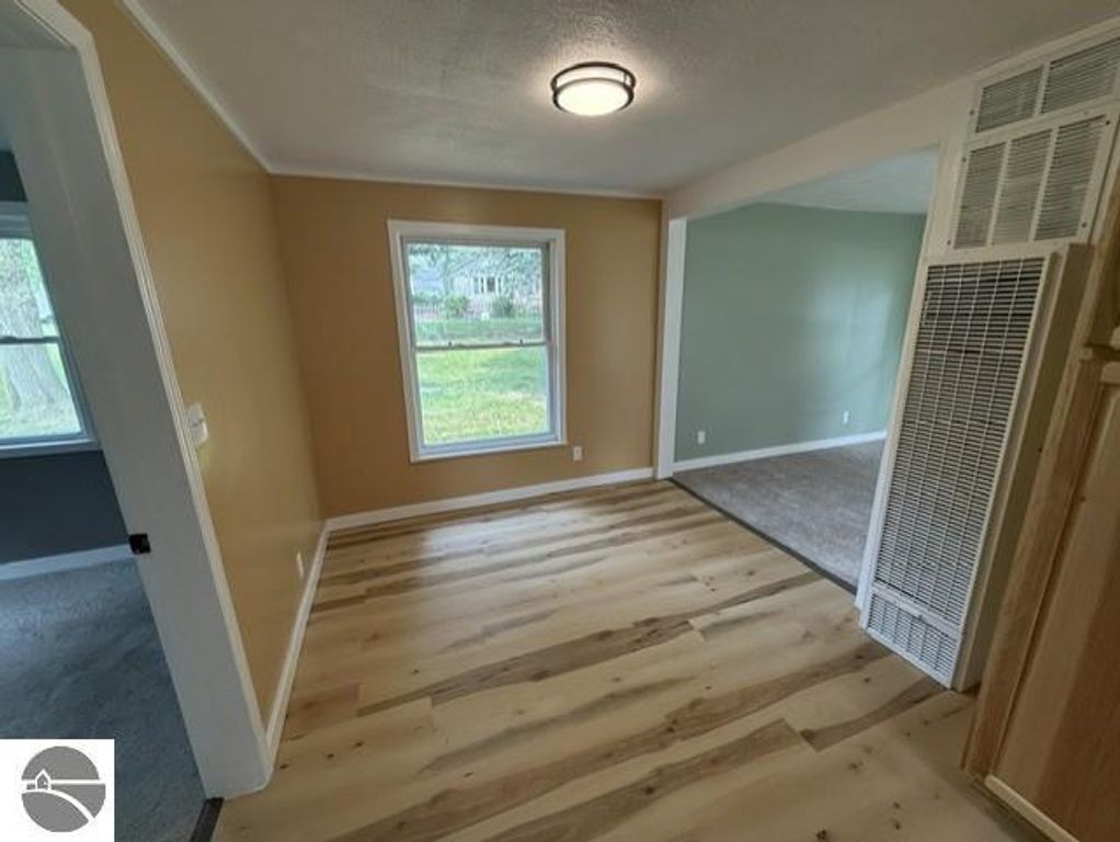Image 7 of property listing at 527 Teman Street, St Louis, MI 48880
