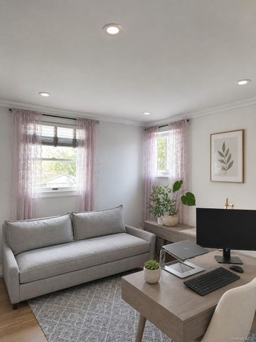 4 Sagamore Way S, Jericho, NY 11753