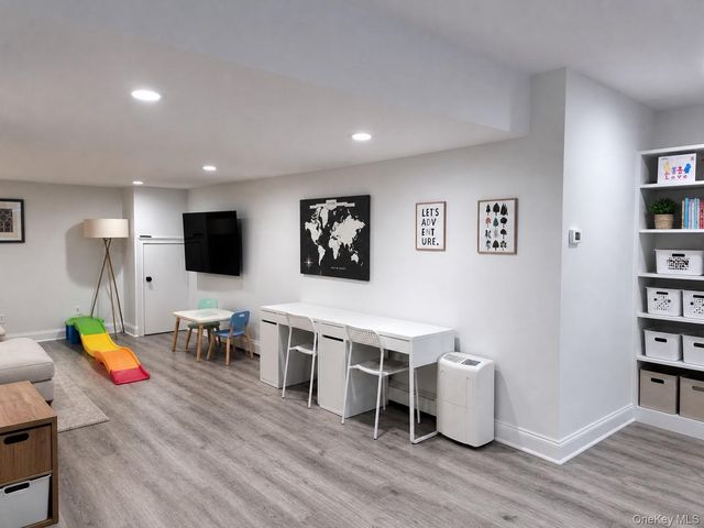 4 Sagamore Way S, Jericho, NY 11753