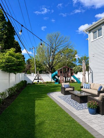 4 Sagamore Way S, Jericho, NY 11753