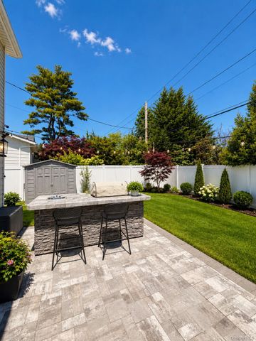 4 Sagamore Way S, Jericho, NY 11753