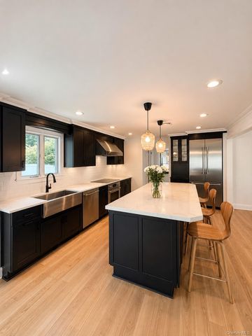 4 Sagamore Way S, Jericho, NY 11753