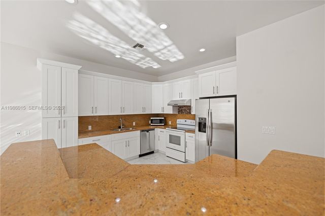 819 SW 7th Ave, Fort Lauderdale, FL 33315