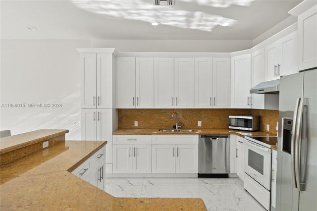 819 SW 7th Ave, Fort Lauderdale, FL 33315