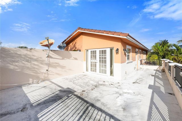 819 SW 7th Ave, Fort Lauderdale, FL 33315