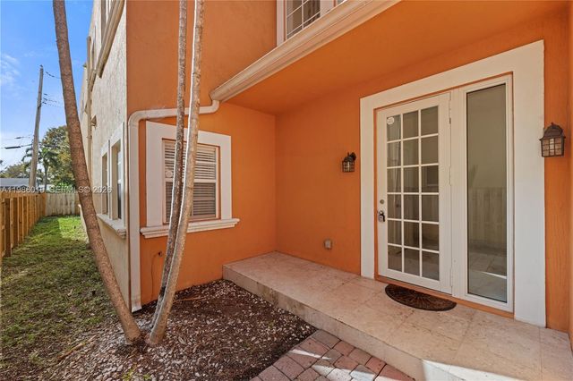 819 SW 7th Ave, Fort Lauderdale, FL 33315