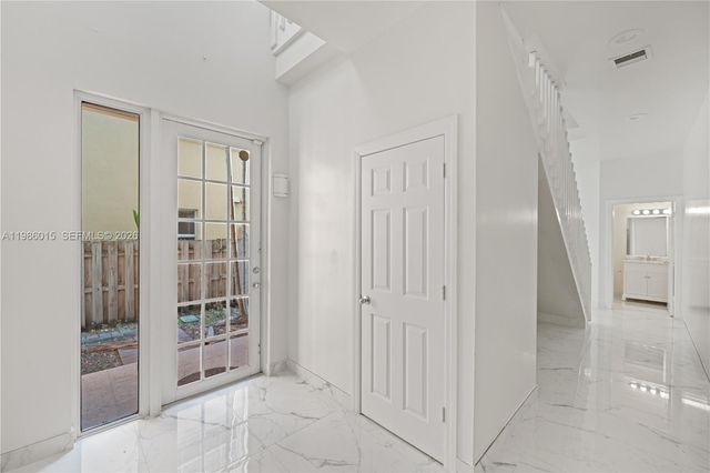 819 SW 7th Ave, Fort Lauderdale, FL 33315