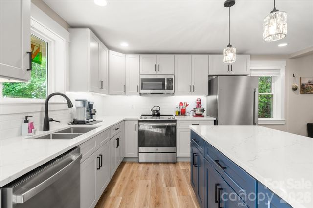 14 Locust Street, Black Mountain, NC 28711