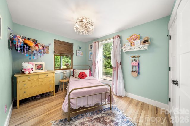 14 Locust Street, Black Mountain, NC 28711