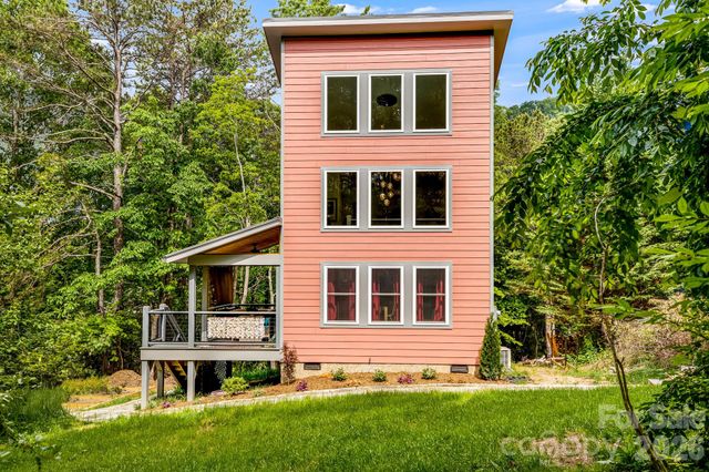 14 Locust Street, Black Mountain, NC 28711