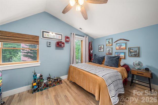 14 Locust Street, Black Mountain, NC 28711