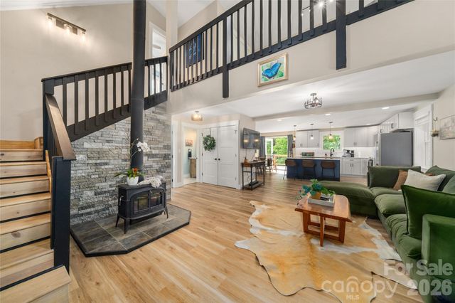14 Locust Street, Black Mountain, NC 28711