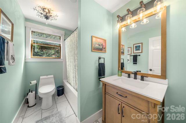 14 Locust Street, Black Mountain, NC 28711