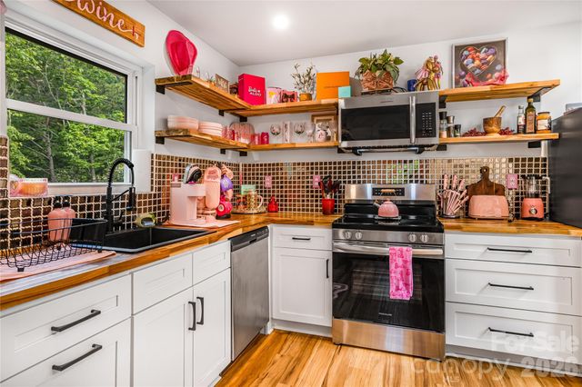 14 Locust Street, Black Mountain, NC 28711
